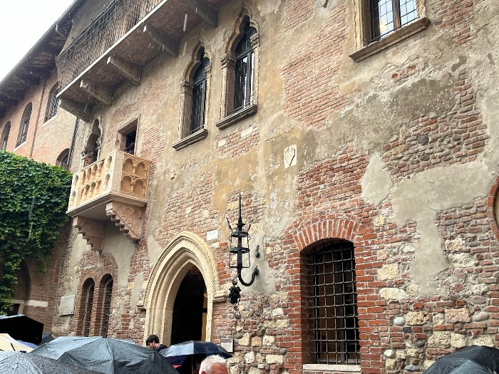 the balcony of Romeo and Juilette fame
