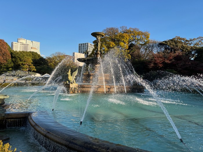 Fountain between the palace and the gardens